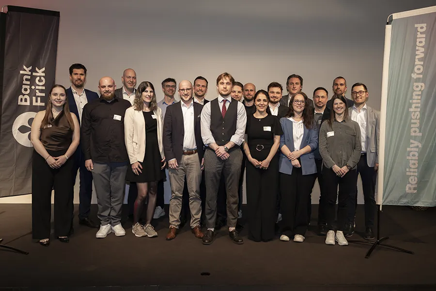 Absolvent:innen der Diplomfeier Blockchain und Fintech